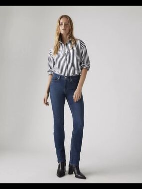 EUC Levi's Classic Straight Fit Jean in Dark Horse Size 16W